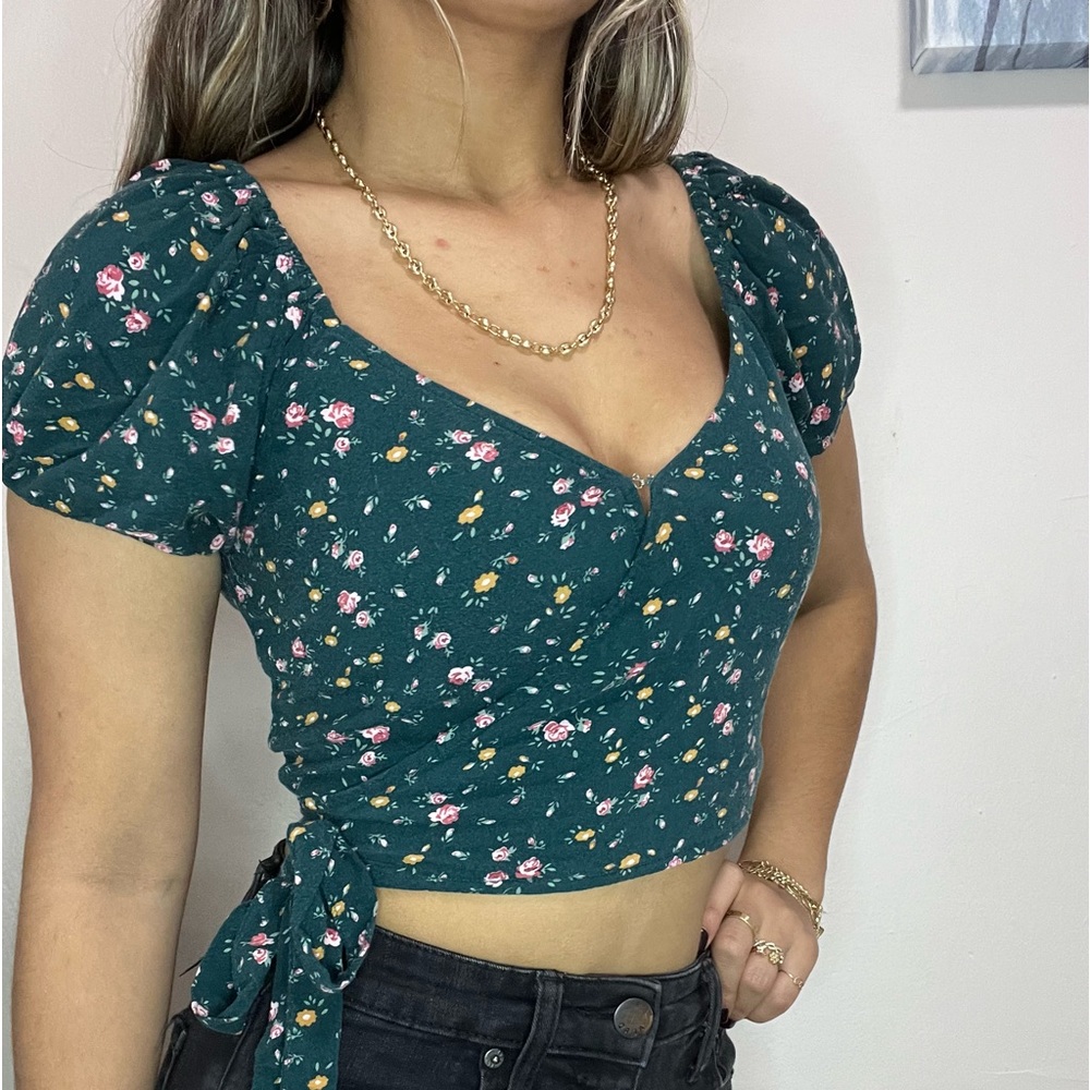 This green floral crop top is from Aeropostale and its a small.